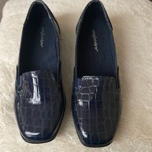 Comfort view flats
